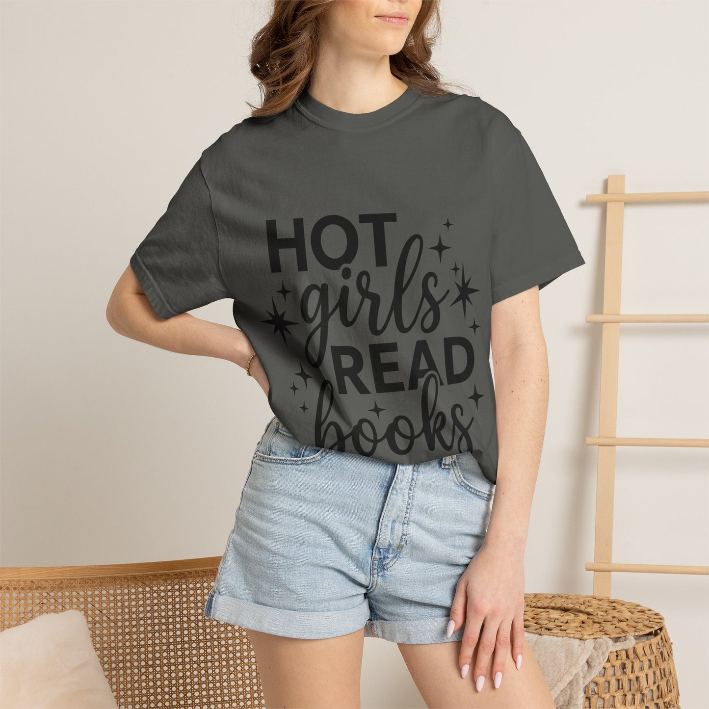 T‑Shirt — “Hot Girls Read Books” Graphic Tee for Book Lovers