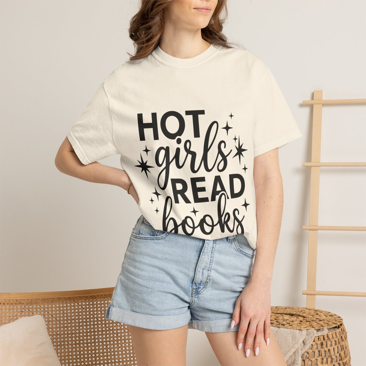 T‑Shirt — “Hot Girls Read Books” Graphic Tee for Book Lovers